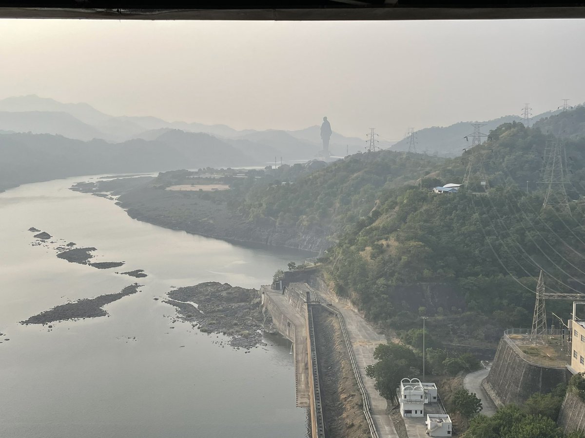 nildeoreIAS's tweet image. Visited Sardar Sarovar Dam and #StatueOfUnity 
Both structures are engineering marvel.
#megainfrastructure