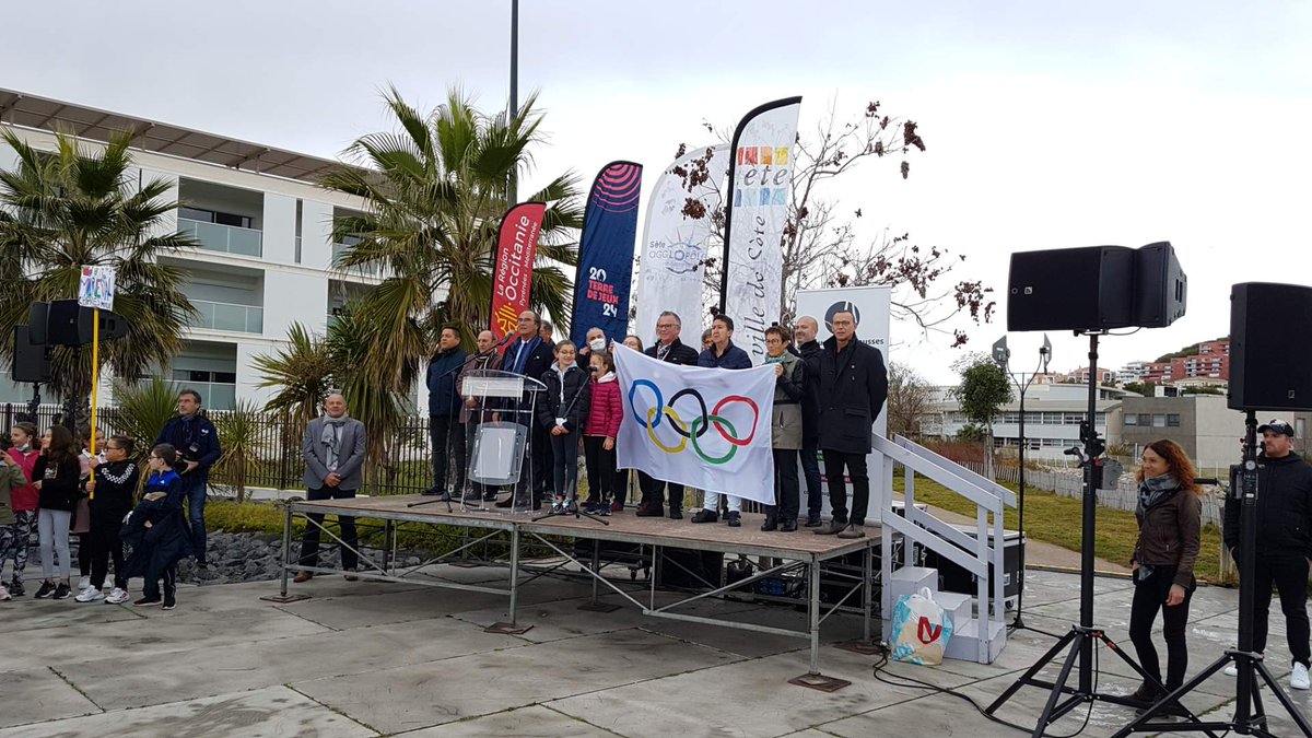 34Dsden's tweet photo. Journées autour de l'#olympisme à @villedesete #Herault  avec 1⃣classe de chacune des 14 communes de la collectivité @Sete_agglo_med labellisée Terre de Jeux. Ateliers sportifs et culturels proposés aux élèves, sur des activités traditionnelles+de sensibilisation au #handicap. https://t.co/nCN6rBqJIf