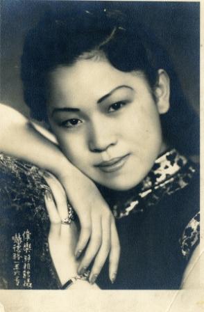 ChineseCurrents's tweet photo. 100 years ago today, Gu Yuezhen 顾月珍 was born in Shanghai. In 1949, she founded the 'Nuli' Shanghai Opera Troupe 努力沪剧团, and starred in 'red operas'. Despite this, she was persecuted and eventually killed during the Cultural Revolution*.
*Stock J.P.J., OUP, 2003, pp.167-68. https://t.co/SQyekbskoP