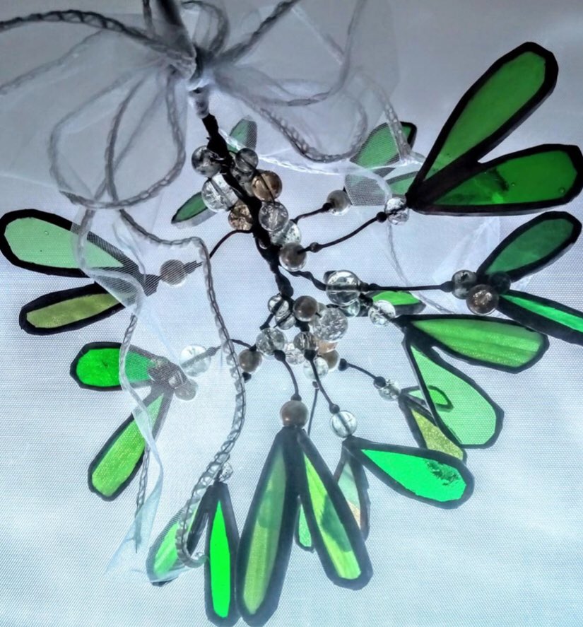 Willa Storey runs Unique In Glass, and will be exhibiting at our winter fair this weekend. Willa specialises in creating stained glass, mosaic artwork and interior pieces for the home. Coasters, decorations, prints and more will be in stock at our fair! thehearth.co.uk/events/the-hea…