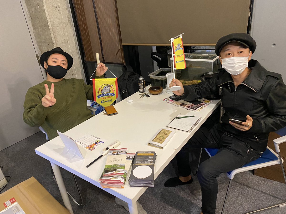 DrunK0609's tweet photo. 柄にもなくマジメな打ち合わせをしております。
「俺らにはやらなきゃいけないことがある。」
詳細は追ってお伝えします‼️
#giravanz
#ギラヴァンツ
#ギラヴァンツ北九州
#燃えろギラヴァンツ
#北九州
#kitakyushu
#aluto
#藤田大吾
#KAZYA
#drunk https://t.co/LTrmmnjYnx