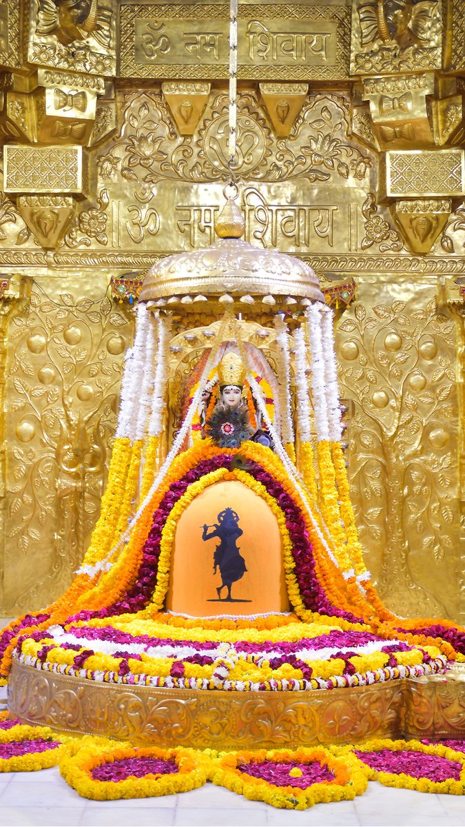 Somnath_Temple's tweet photo. श्री सोमनाथ महादेव मंदिर,
प्रथम ज्योतिर्लिंग - गुजरात (सौराष्ट्र)
दिनांकः 15 नवम्बर 2021, कार्तिक शुक्ल द्वादशी - सोमवार
सायं शृंगार
11213671 https://t.co/gwvkAmDWYL