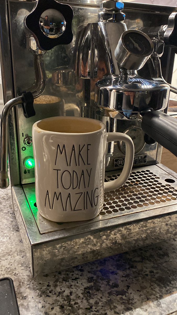 m_lien89's tweet photo. It’s early #MondayMorning and every day is a choice to capture the day or dream of tomorrow. Make today amazing! #maketodayamazing #Mondayvibes #coffee #MotivationMonday https://t.co/IA4UJJbpmZ