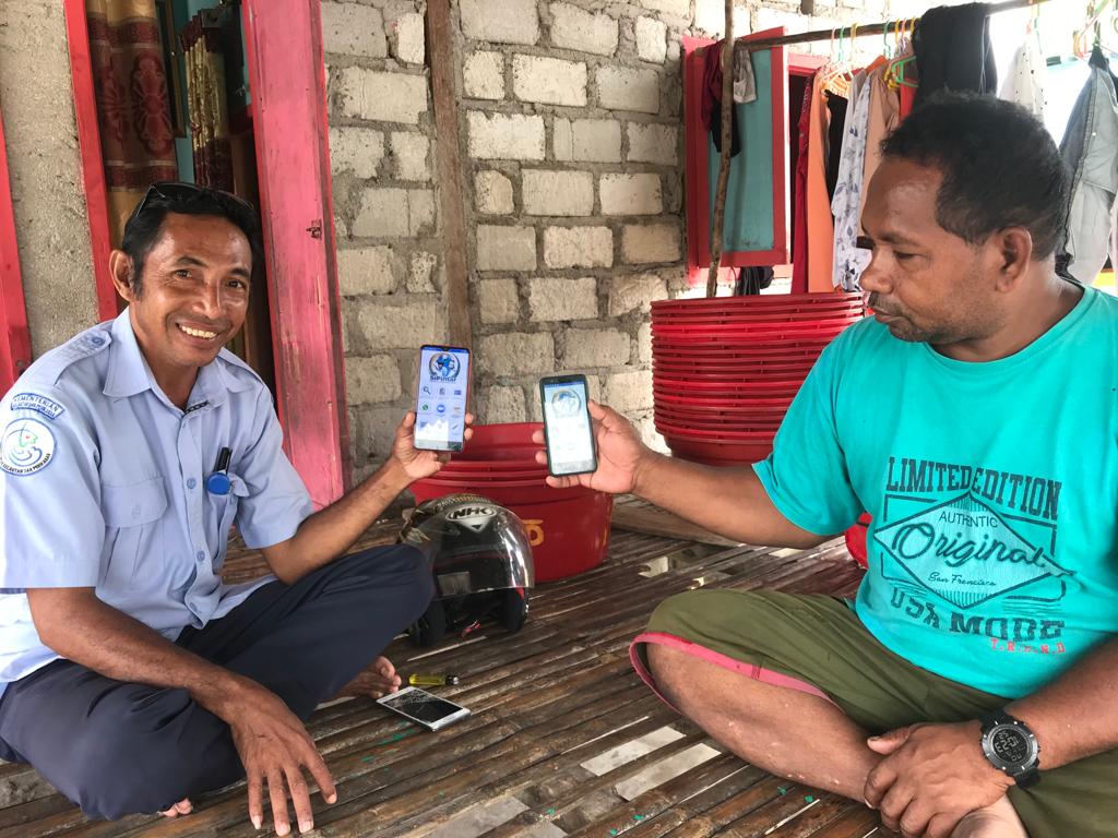 SLatu14's tweet photo. Senin (15/11/21)
Syaprudin Latuconsina
Luhkan Kab.Maluku Tengah
Mengajak Nelayan dan Poklasar Menggunakan Aplikasi SIPINTAR BP3 Ambon.
#GiatLuhkanSatminkalAmbon 
#LuhkanKabMalukuTengah
#luhlapor @brsdm_kp @puslatluhkp 
@kkpgoid https://t.co/rjVuuNK4on