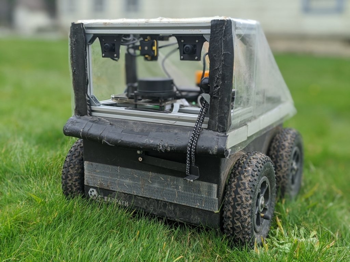 clearpathrobots's tweet photo. Can we enable robots to reason about navigational affordances directly from images? A team from @UCBerkeley used Jackal UGV   to build a robot that could autonomously learn about physical attributes of the environment through its own experiences. https://t.co/bJS4Y31ffB https://t.co/PwsyLEcYyS