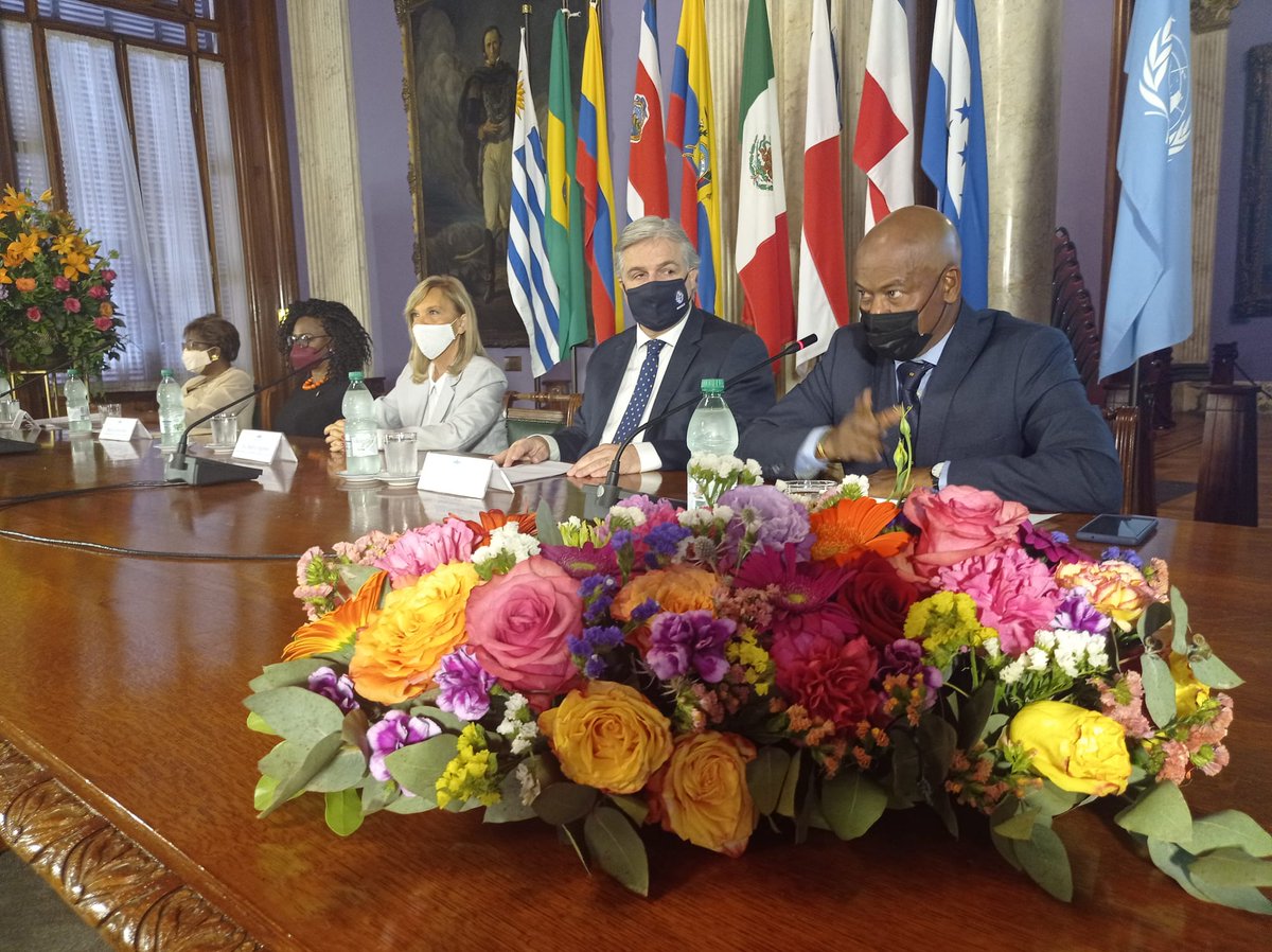UNFPAuruguay's tweet photo. @HRobinsonDav en Reunión de Parlamentarios y Parlamentarias Afrodescendientes de LACRO: "Hemos avanzado en los Derechos Universales, pero hay un rezago importante en la población afrodescendiente, es fundamental el desarrollo de políticas afirmativas".
👉https://t.co/vPlnPhAlA1 https://t.co/8Rb0Za8exc