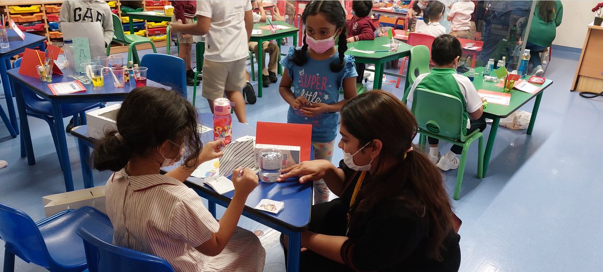 VallarieAjish's tweet photo. #Kg2EBuddingBuilders showcased their scientific skills at #nmsinnofest2021 @NMS_INNOVATION @Raminde73660318 @NMSKindergarten @MichelleVerghe1 @Susanna_Porob https://t.co/MB382AG8vK