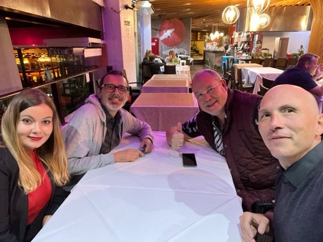 ndfundacion's tweet photo. 🟡De cena tras la experiencia del #1FTM con cada uno de los intérpretes. https://t.co/wIELqjut0Q