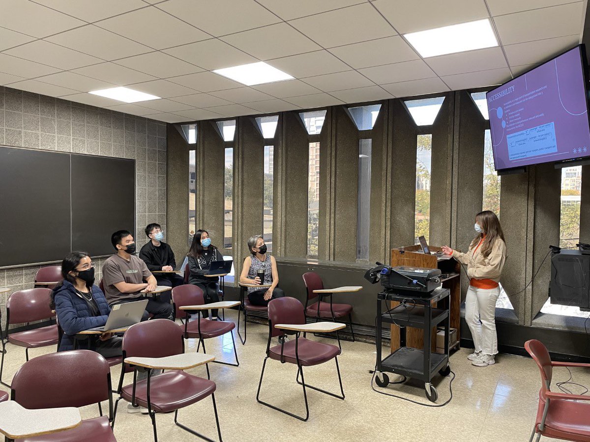 UIC_OGE's tweet photo. After last year’s successful faculty international research collaborations funded jointly by Tec de Monterrey and University of Illinois Chicago Nuveen Fund Grants, our strategic partnership launched an innovative program of student research internships. https://t.co/PNNTFb9nGQ https://t.co/xUihsshrnl