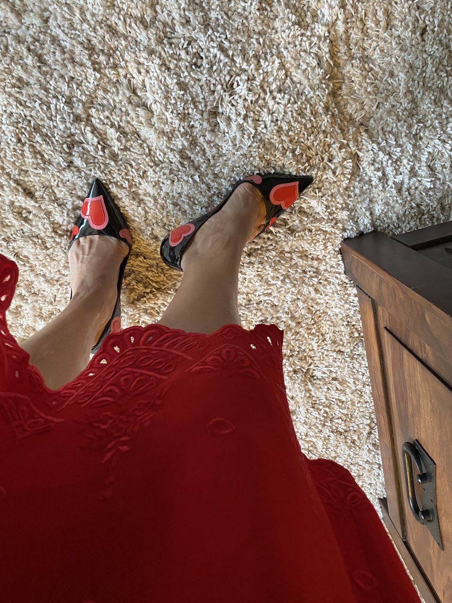 DrMarthaGulati's tweet photo. #shoefie #selfie for the #CPGuidelines #ChestPainGuidelines #aha21. I realize no one will see my feet but I suspect @HeartBobH wore his #heartsocks so it is just the way it goes!
Join us! #reddress by @prabalgurung @RonBlankstein @HeartOTXHeartMD @rblument1 @dmljmd @iamritu https://t.co/JQtNtssJWg