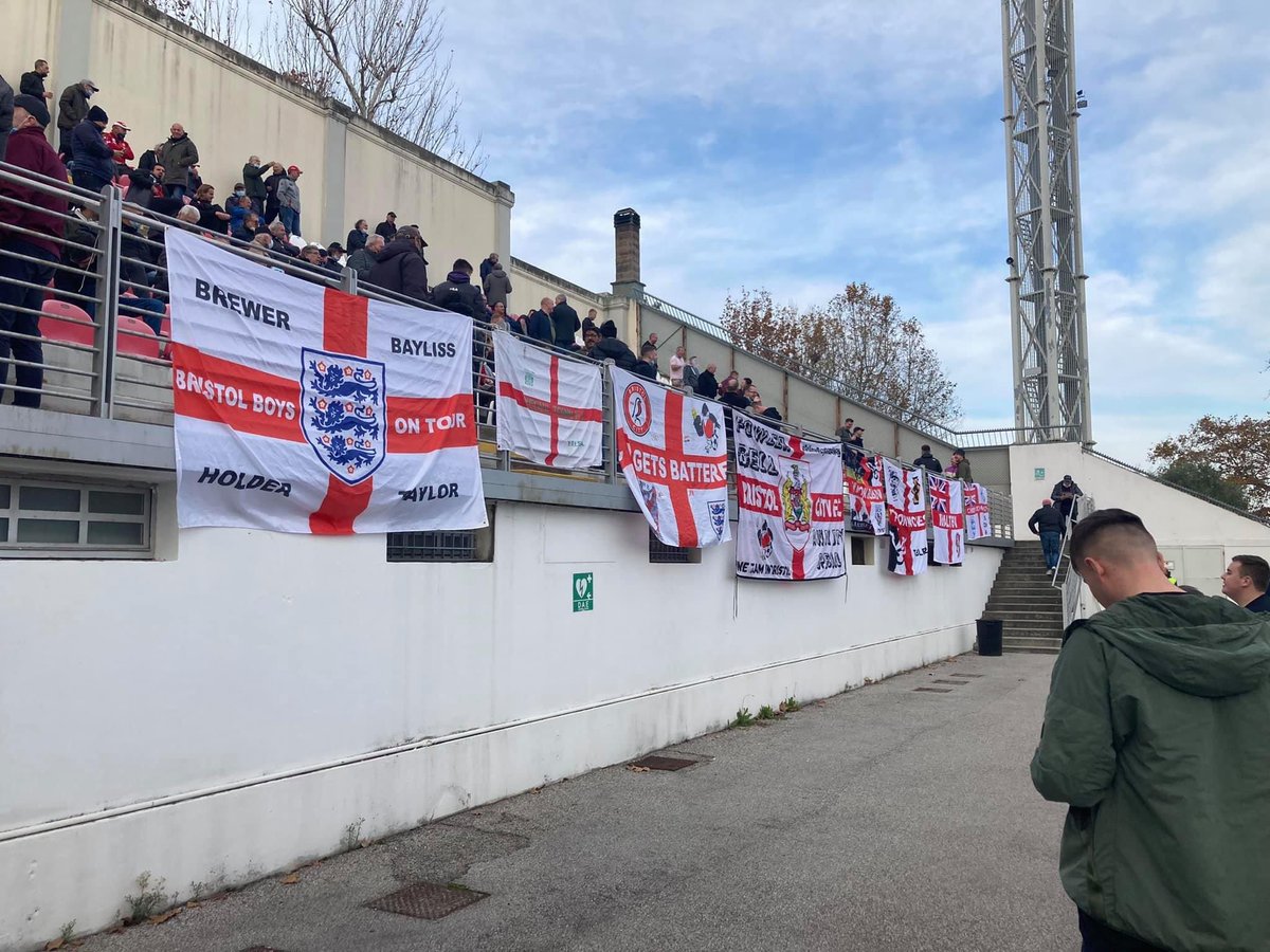calcioinglese's tweet photo. E visto che l'Inghilterra gioca stasera a San Marino, ieri i tifosi inglesi già arrivati in Italia, non sapendo cosa fare, si sono gustati Rimini - Aglianese, match di Serie D. 😅 https://t.co/1JntpoJtEE