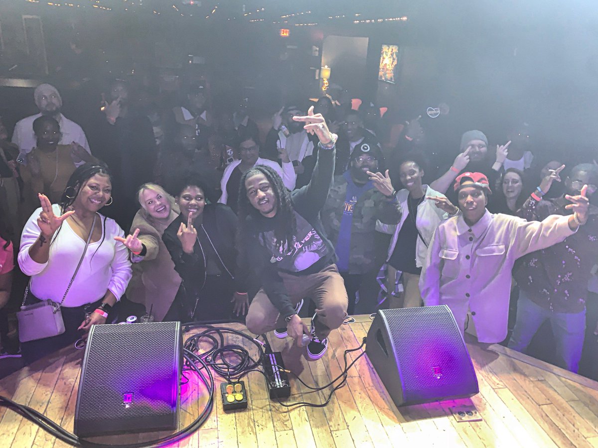 JoshWatersMusic's tweet photo. Middle fingers in the air.. did you ever care ππΎπ Louisville, KY I appreciate the love!! #cyclonetour #joshwaters #rnb #singersongwriter https://t.co/g8GrxKopQq