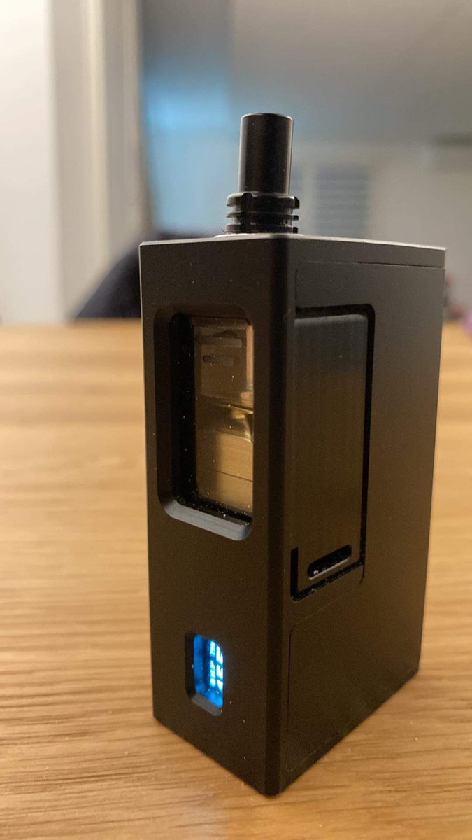 coredesign_jp's tweet photo. 大変ご無沙汰しております🙇‍♂️

プライベートでバタついておりVAPEが疎かになっておりました😓

一時期は内緒にしてたFacebookで人気のフルメカBoro boxの『VooDooll』

これ実はCOREのアレッサンドロが手がけております🕺

そして新しいプロジェクトも…

乞うご期待🤩 https://t.co/ReMxuR172x