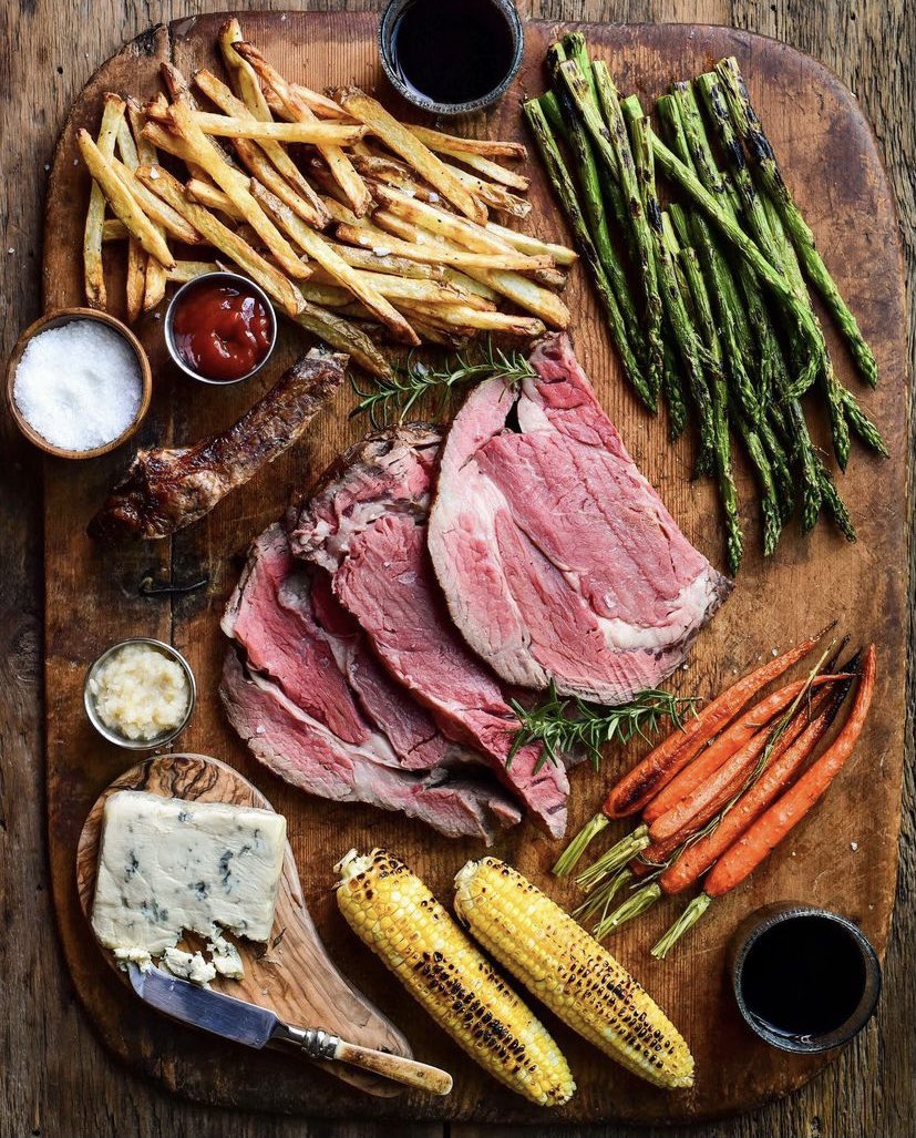Sunday dinner.
Rotisserie rib roast, carrots cooked in the drippings, grilled corn &amp; asparagus, fries, blue cheese, horseradish &amp; a nice cab. 🍷
Hope you had a lovely weekend! 
<a href="/HestanHome/">Hestan</a>
#Food #steak #cooking