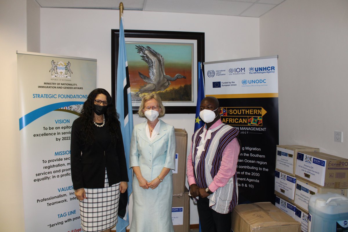 IOM, supported by the EU, donates medical items to support the Department of Immigration and Citizenship's COVID-19 response - ropretoria.iom.int/news/iom-suppo…