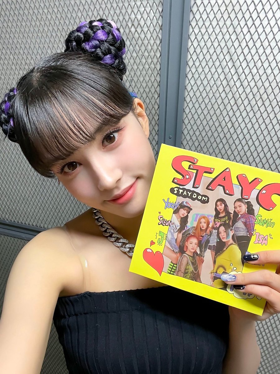 STAYCHARMTW's tweet photo. 𝘀𝗼⠀⠀⠀⌫⠀⠀⠀⠀check⠀⠀⠀ =͟͟͞͞⠀ ⠀𝗜𝗧⠀ ⠀﹏ ⠀⠀ 𝘈𝘚𝘈𝘗.⠀⠀ ゛⠀⠀ s͜͡tream. › #FirstInvasion
Estoy oyendo Come back Again y adivinen quién está cantando súper fuerte, sí, yo. Los lindos INFINITE sacaron tremenda canción, ellos nunca decepcionan. https://t.co/StvBmvCsRH