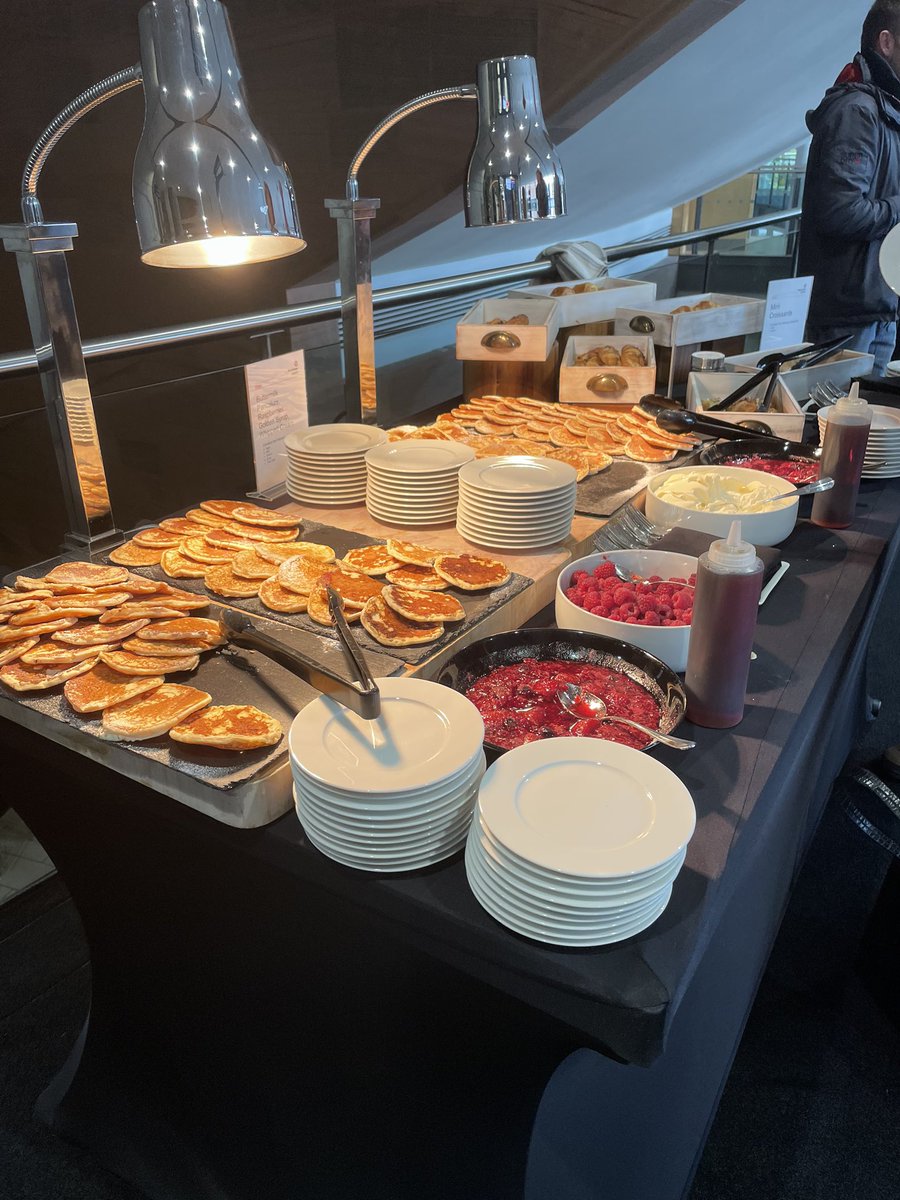 MCCC_RuthH's tweet photo. Kicking off staff conference with a bit of choice ... healthy or treat? https://t.co/PXVD3IFigf