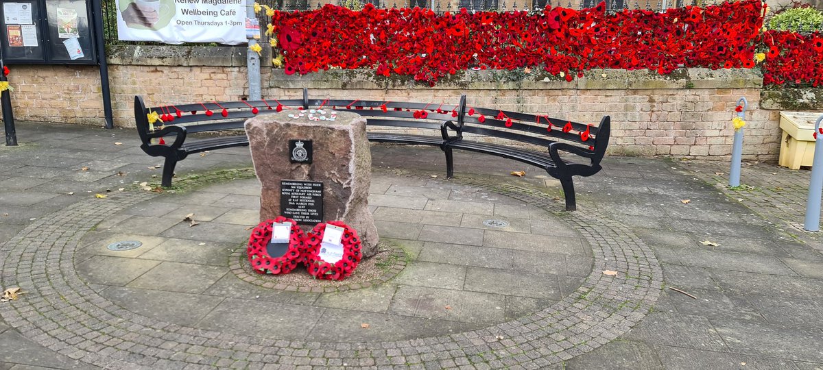 1803 (Hucknall) Sqn cadets and staff proudly attended Remembrance Parade yesterday. Also laid a wreath in remembrance of servicemen and women of 504 (County of Nottingham) Sqn who gave their lives.