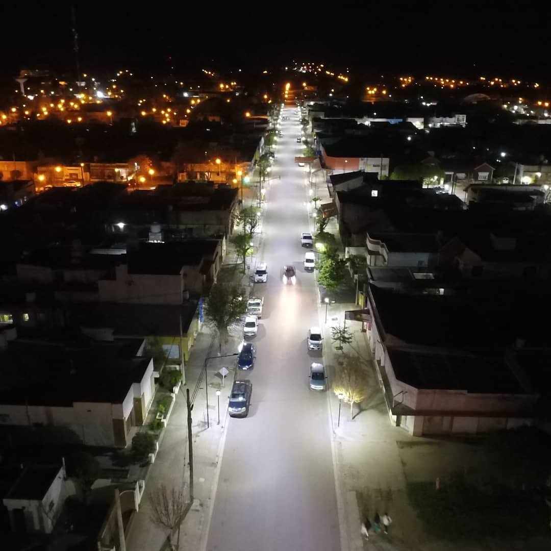 STRAND_SA's tweet image. La iluminación led llego a #Macachin, gracias a la inversión realizada por parte de la @coop.obr.serv.publ.macachin

#iluminacionpublica
#iluminacionled #farolas #led  #iluminación #alumbrado #alumbradopublico #luminariasled