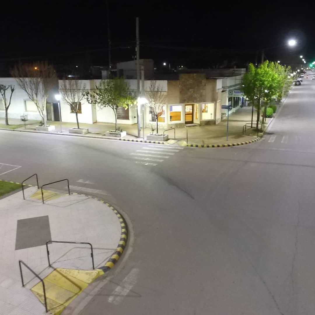 STRAND_SA's tweet image. La iluminación led llego a #Macachin, gracias a la inversión realizada por parte de la @coop.obr.serv.publ.macachin

#iluminacionpublica
#iluminacionled #farolas #led  #iluminación #alumbrado #alumbradopublico #luminariasled