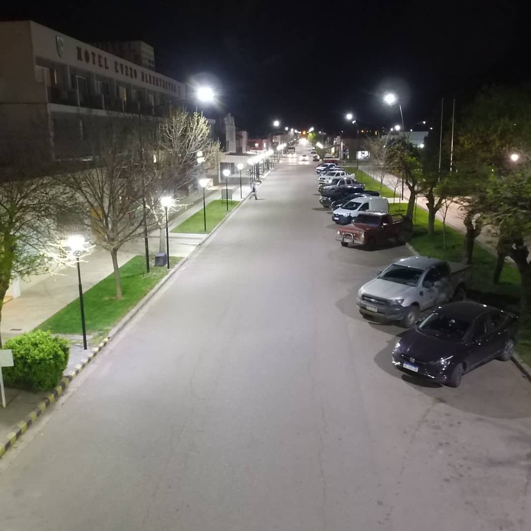 STRAND_SA's tweet image. La iluminación led llego a #Macachin, gracias a la inversión realizada por parte de la @coop.obr.serv.publ.macachin

#iluminacionpublica
#iluminacionled #farolas #led  #iluminación #alumbrado #alumbradopublico #luminariasled