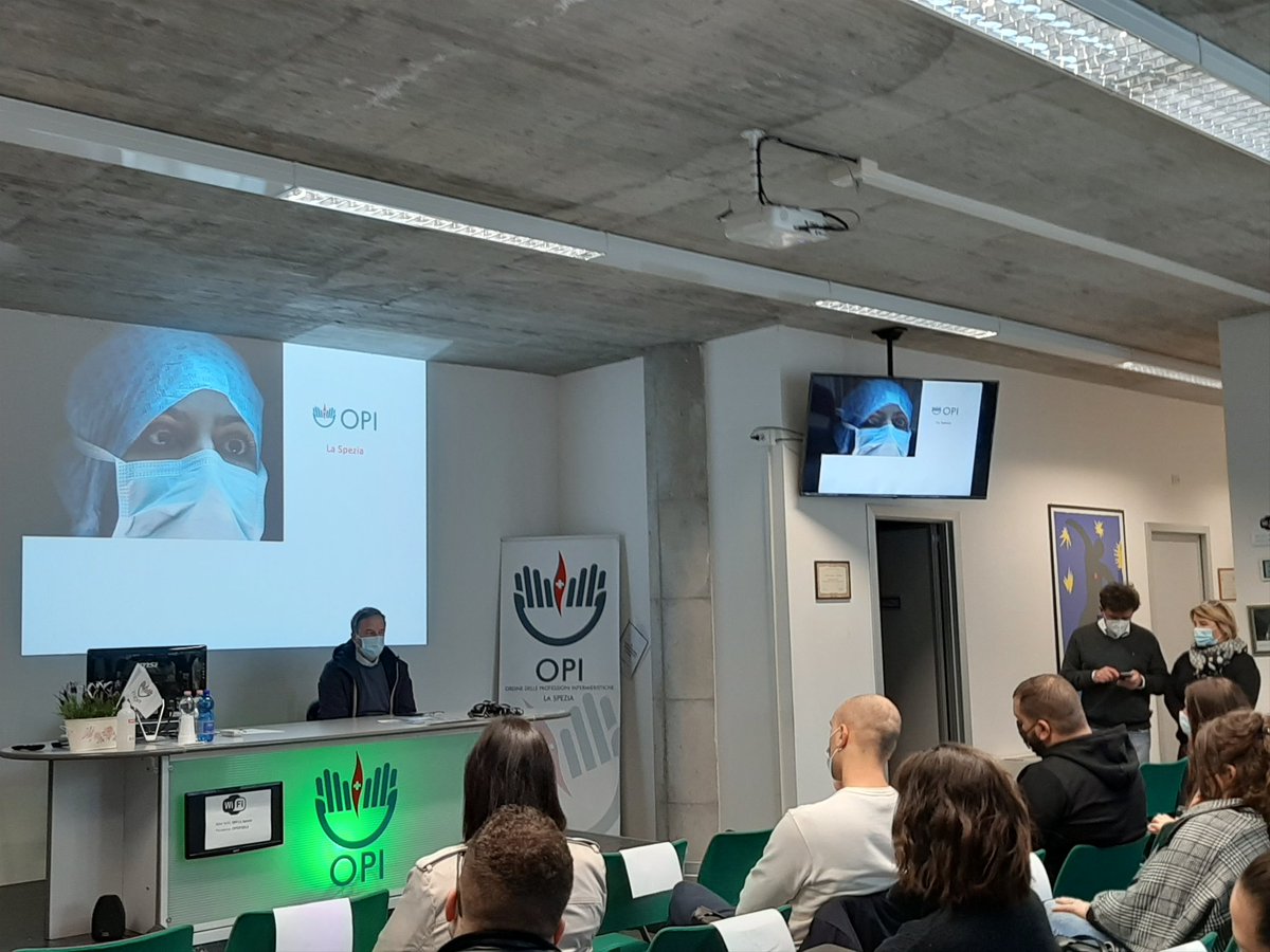 opilaspezia's tweet photo. Oggi il #direttoregenerale di #Asl5 @RegLiguria Paolo Cavagnaro ha incontrato i giovani #infermieri appena iscritti in OPI,per fare il punto sulle opportunità di assunzione nella Sanita' del territorio, pubblica e privata; insieme agli auguri per una nuova vita professionale. 👌 https://t.co/VK8IBHbIjs