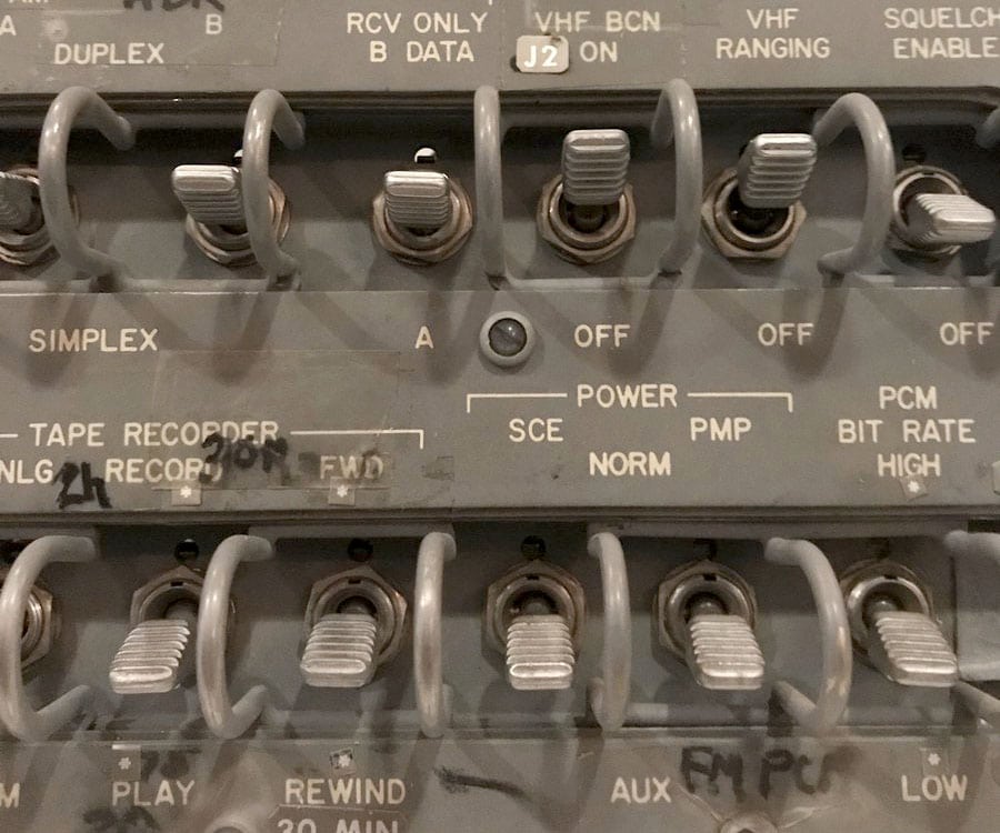 StriderCT's tweet photo. On Nov. 14, 1969, the #ApolloXII mission was in trouble: a double lightning strike on the Saturn V caused the CM computer to display nonsensical data. Engineer John Aaron recognized the obscure error pattern, and came up with a fix ("set the SCE switch to AUX") that saved the day https://t.co/axDUw7rXR8