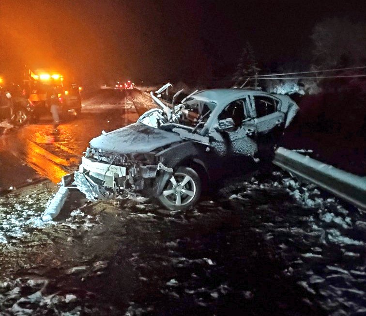 OPP_HSD's tweet photo. One person is dead after a two vehicle crash on #Hwy7/4th Line, Acton. #MississaugaOPP investigating. 2 people in SUV treated for minor injuries.   Roads were wet and slushy at the time of crash - 7:20pm. https://t.co/E6KUM7Ge6i