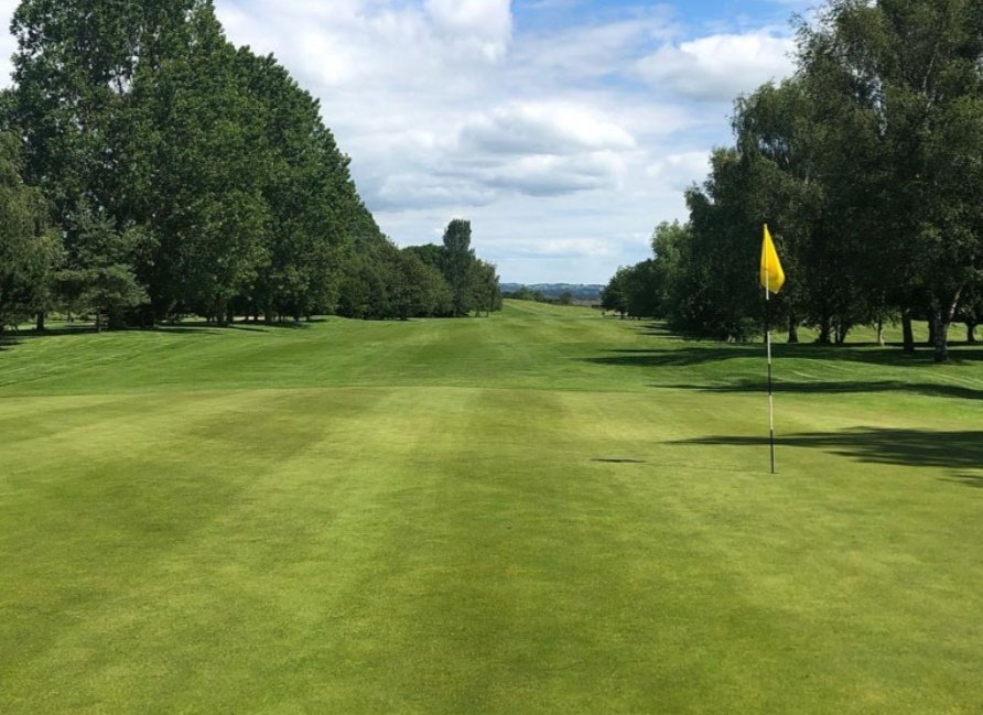 ClaysGolf's tweet image. With an excellent 18 Hole Golf Course, 20 bay floodlit Driving Range, state of the art Coaching Studios, Indoor Putting Studio, 2500 square foot Golf Shop, Bar &amp;amp; Restaurant and award winning Golf Academy, Clays Golf really does offer “Golf for everyone”!