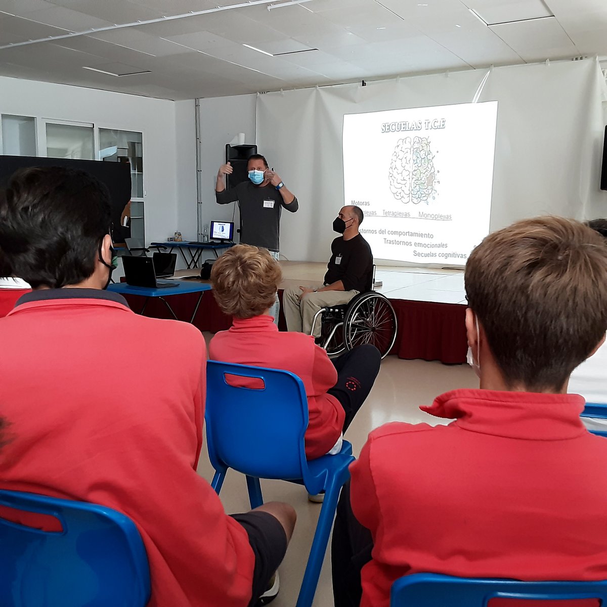 Our Year 11 students have had a visit from a guest speaker this morning about road safety education with Alfonso and Manuel, from the <a href="/AESLEMEONLINE/">AESLEME</a> Association (...)

facebook.com/plugins/post.p…