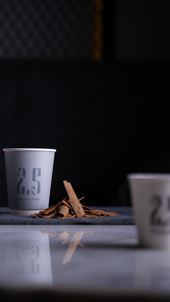 مساء/ الآجوآء الجميله،♥
مسائكم معطر بقطرآت المطر،♡
و لاتيه بالقرفه يعدل مزاجك  ☕😴

 #الجو_مره_يهبل