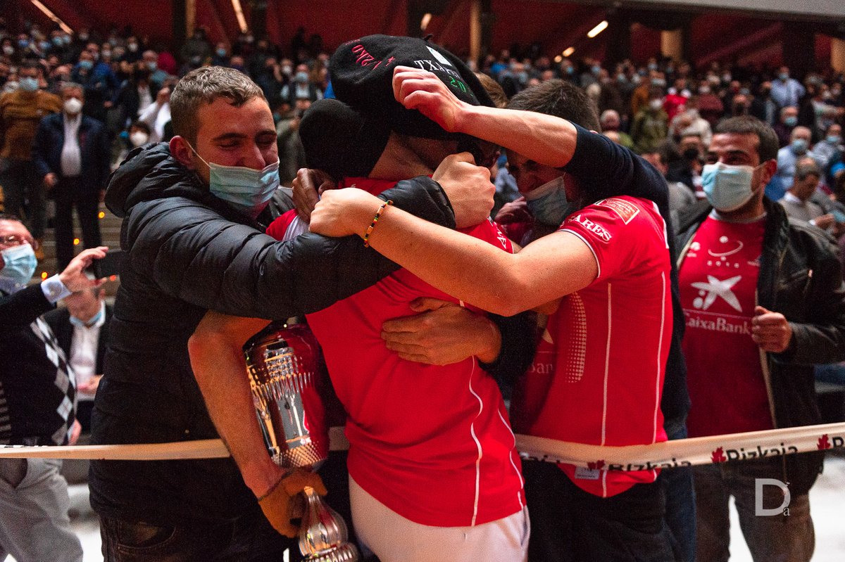 Jokin Altuna, Kaiolan nagusi, ospakizunaren argazkiak, majo sufrituta Lasoren aurka.