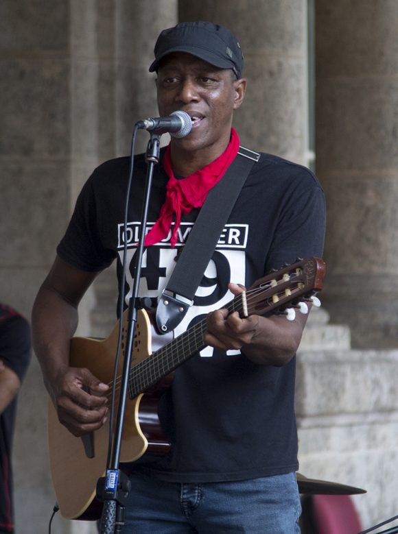 Tony Ávila: este es un concierto más por #Cuba, por la paz de este país, por la dignidad de todos los cubanos, “con el deseo más profundo de que todo se resuelva y que la paz, el entendimiento, la comprensión y la estabilidad sean las que reinen”.
