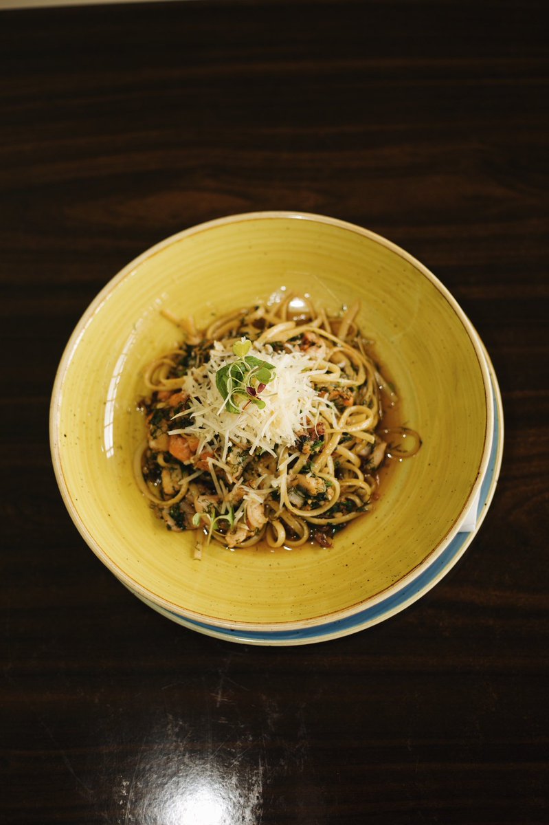 FRIDAYS_restaurant tweet media