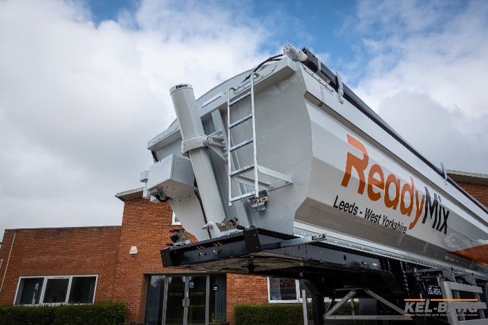 EdbroGB's tweet photo. Clean, simple and ready to hit the road! 

@Ready Mix West Yorkshire has taken delivery of another @kel-berg T100 aggregate tipping trailer featuring our Edbro CS17 front mounted RAM. 

#trucks #tipper #edbro https://t.co/XxvCQVQqxe