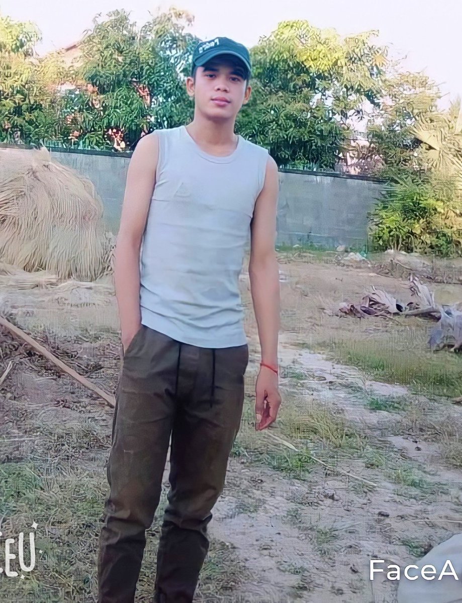 SengDar73653077's tweet photo. មុខចឹងណាគេមកស្រលាញ់បើយើងកូនអ្នកក្រហើយចាស់ទៀត😪 https://t.co/deHLnibYVU