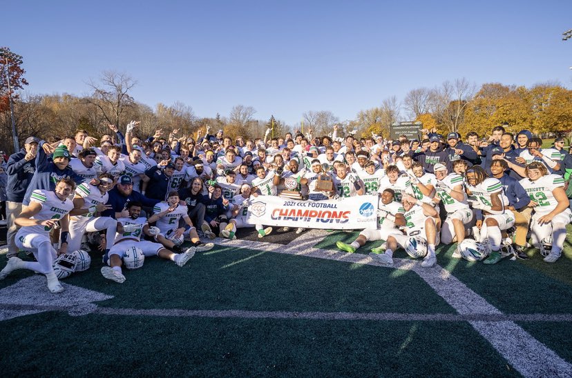 850 days ago we told this team their season was cancelled. These players #EMBRACED the challenge, the grind and the journey and the new players believed in our Culture. So proud of this #GullFam 💚💙
#BEACHCulture #CCC2021Champions 🐦🏈🏆