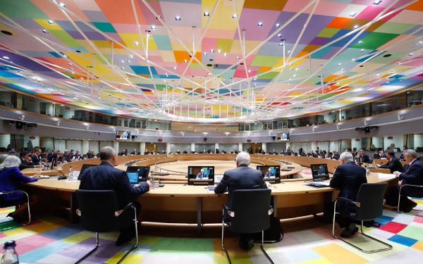 JeppeKofod's tweet photo. Important and clear message from a united EU at #FAC for the regime in #Belarus: New sanctions will imposed. Also on those who aid and facilitate the hybrid attack with migrants on the EU’s external borders.
#eudk https://t.co/yLdJ2fBEzL