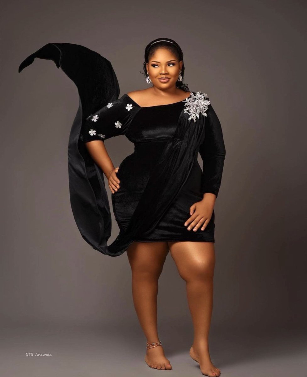 Plus_Fabulosity's tweet photo. CONFIDENCE || What is that one thing that has made you extra confident this year?
π· (olakitan IG)
#IAMSAFE
#IAMEMPOWERED
#SafeAtPlusFabulosity https://t.co/L5dyacAwzd
