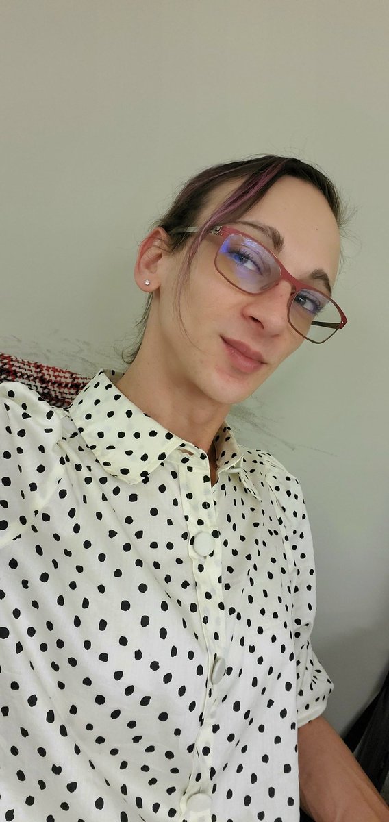 ShannonRogue1's tweet photo. Have a nice Monday folks 💋💋💋 #MondayMorning #mondaythoughts #selfie #transgender #nofilter #nomakeuptwitter https://t.co/HUqmiGxrfa