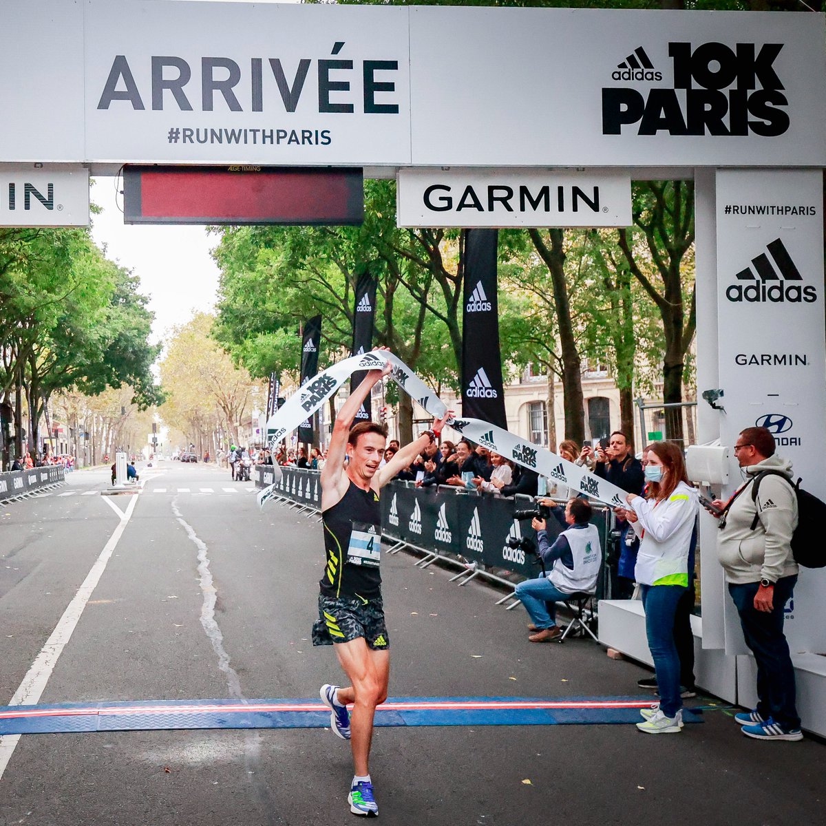adidas10kParis's tweet photo. 🏃♂️Le vainqueur du adidas 10K Paris 2021, Yann Schrub, a remporté hier les Championnats de France de cross ! 🏆
Un grand bravo à lui ! 👏
#RunWithParis https://t.co/WeASEAOKm5