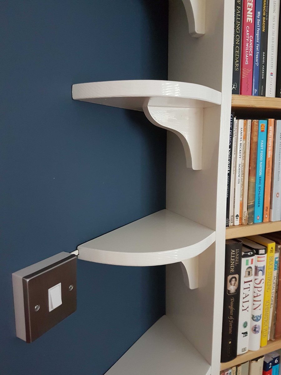 Some lovely shelves made by our member Robert Deas using the woodworking area of the makerspace 📚✨