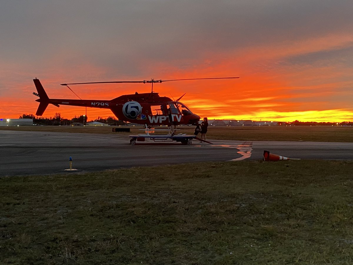 SurfnWeatherman's tweet photo. Sunset Sunday night at the stuart air show. Bog numbers this year! #florida #chopper5 #stuartairshow #fall #sunset https://t.co/cNRE9gasC4