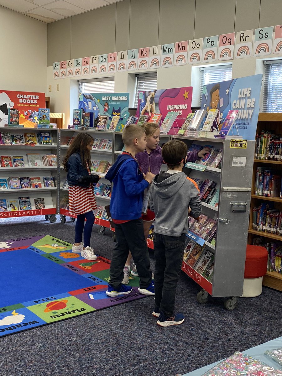 Everyone loves the Book Fair <a href="/EddinsElem/">Eddins Elementary</a> #eddelem #wildcatreaders