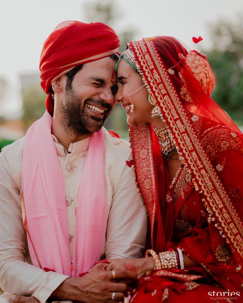 HydTimes's tweet photo. #RajkummarRao &amp; #Patralekhaa are officially Mr &amp; Mrs. 🥳 Read the adorable notes they penned for one another 😍

#Bollywood #BollywoodActor #WeddingVibes https://t.co/O0LK1zcyc8