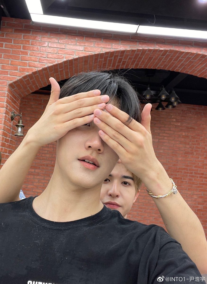 แล้วหนูจะปิดหน้าเฮียทำไมก่อน