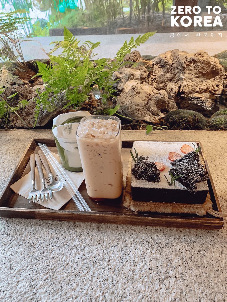 zerotokorea's tweet photo. Cheongsu-dang café (청 수당) a must visit if you are going to Korea! ✨ 

Want to see more? Click the link below 👇🏻
https://t.co/v8bx9QsrDd

Don’t forget to like and comment 💙 

#02Kpost https://t.co/lCJXvZtr55