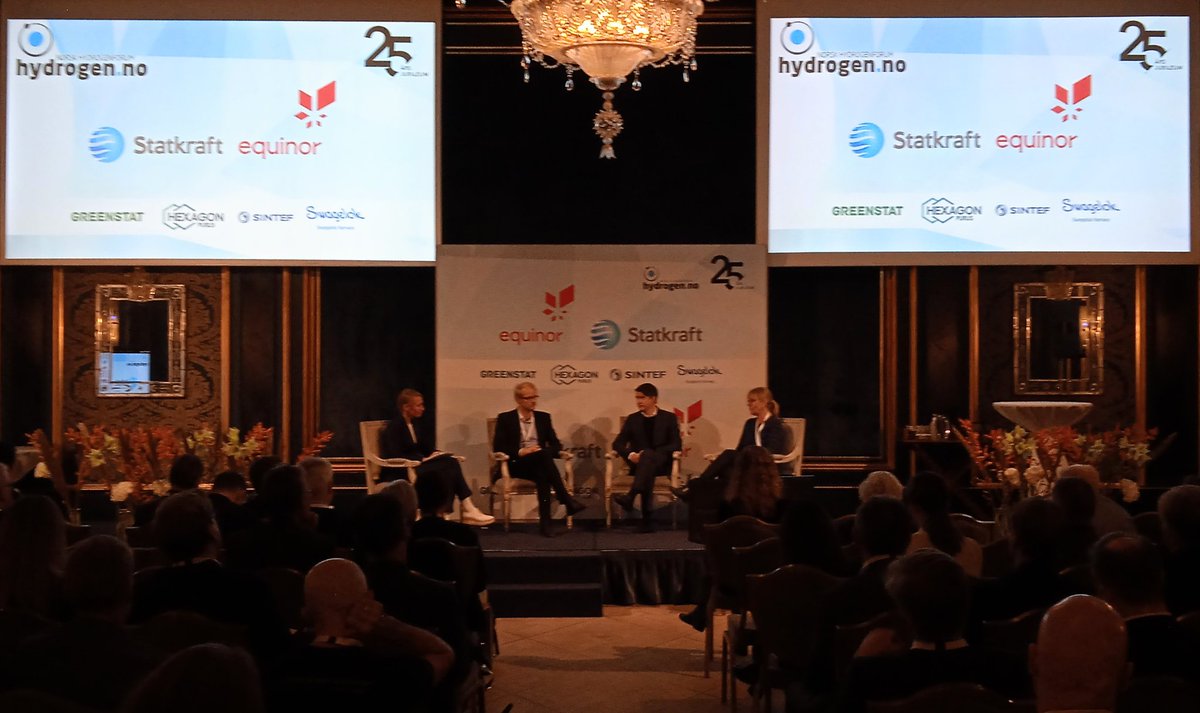 Norsk Hydrogenforum (@hydrogenno) on Twitter photo Norsk Hydrogenforum feirer 25 år!
På scenen nå: <a href="/EnovaSF/">Enova SF</a> <a href="/InnovasjonNorge/">Innovasjon Norge</a> og <a href="/forskningsradet/">Norges forskningsråd</a>. Norsk Hydrogenforum feirer 25 år!
På scenen nå: <a href="/EnovaSF/">Enova SF</a> <a href="/InnovasjonNorge/">Innovasjon Norge</a> og <a href="/forskningsradet/">Norges forskningsråd</a>.
