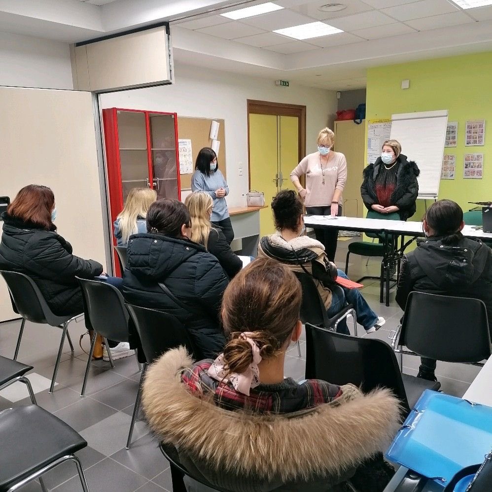 Dans le cadre de la semaine #reussirsansattendre est organisée ce jour un #jobdating AVS en collaboration avec l’association #AMDG de #Lewarde. Suite à la présentation 6 candidats passent un #entretien #RSA #Opportunite #emploi <a href="/LaurieStrus/">Strus Laurie</a> <a href="/VerletLaetitia/">Laetitia VERLET</a> <a href="/DuboisFranck12/">Dubois Franck</a>