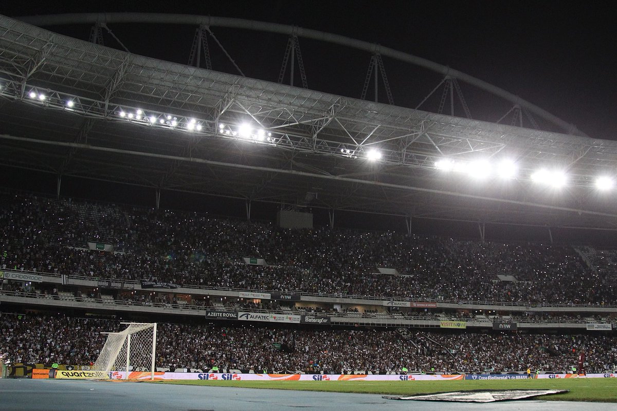 Botafogo's tweet photo. 2️⃣5️⃣ MIL VENDIDOS! 

A venda de ingressos termina às 12h, então corra para garantir o seu em https://t.co/VmMNMgR0SQ ou nos postos de venda física!🚀 #BotaPraSubir 

📸 Vítor Silva/ BFR https://t.co/HEgvRlI0Gy